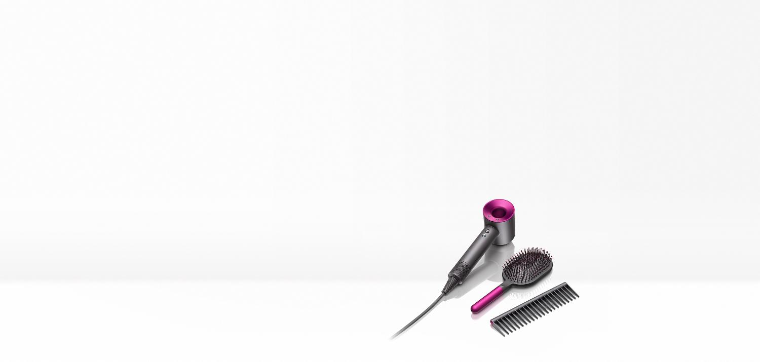 Femme avec de beaux cheveux lisses obtenus grâce au lisseur Dyson Corrale